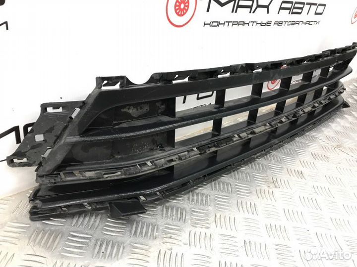 Б/У решетка радиатора передний Volkswagen Jetta