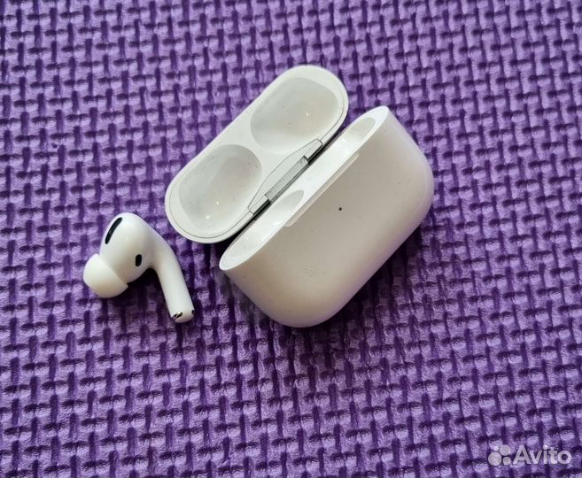 Airpods Pro оригинал original правый наушник+кейс