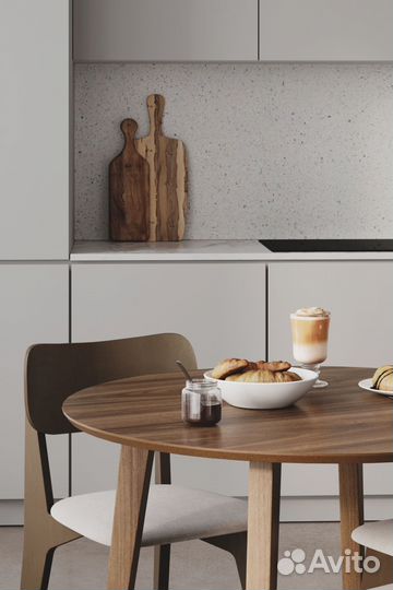 Обеденный стол из ореха