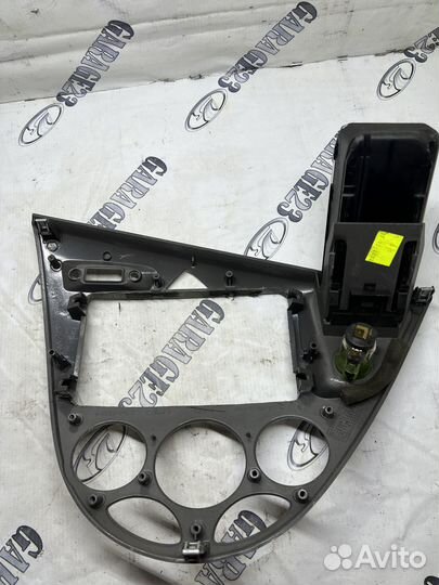 Рамка магнитолы Ford Focus 1