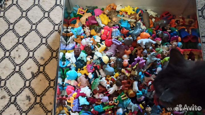 Киндер сюрприз Коробка очень много 450 штук