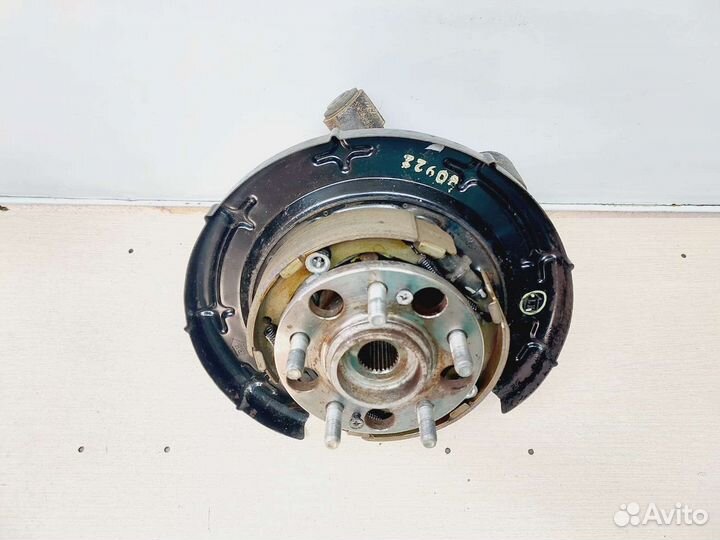 Кулак задний левый Kia Sportage 2