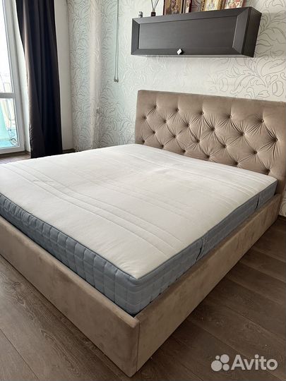 Кровать с матрасом