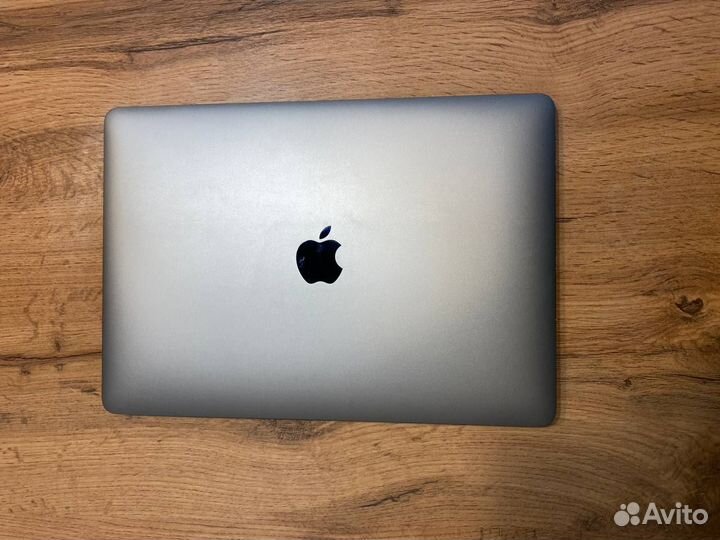 MacBook м1 8/256, 2020 года