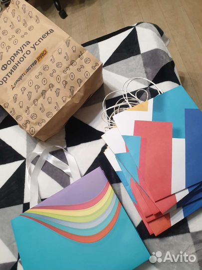 Подарочные пакеты, сумочки