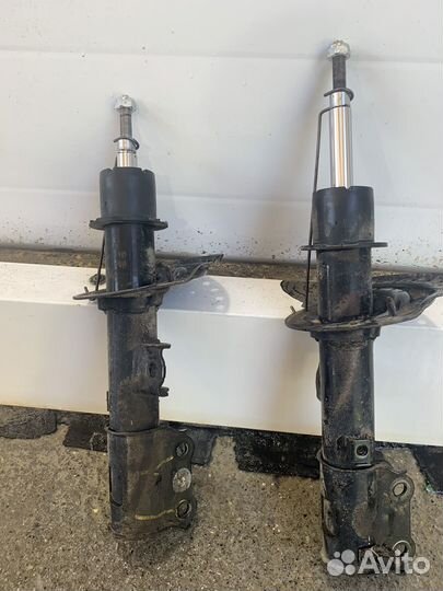 Hyundai solaris стойка передня оригинал бу