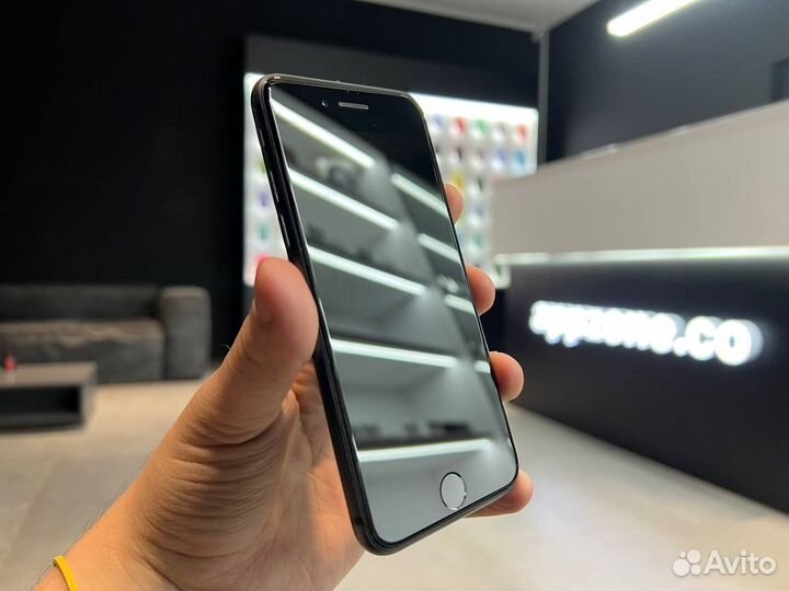 iPhone 8, 64 ГБ