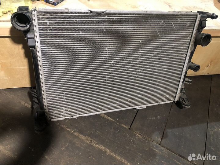 Радиатор охлаждения Мерседес W204 GLK W207 W212