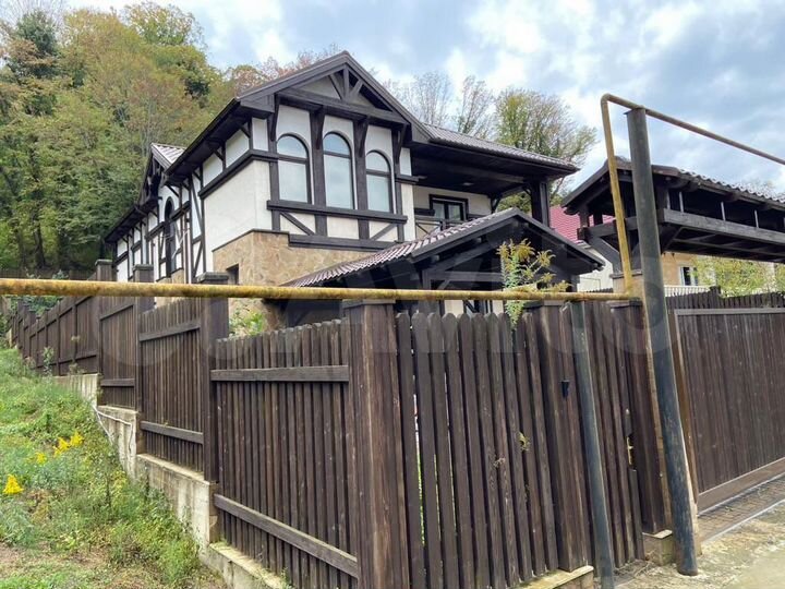 Дом 305 м² на участке 6,6 сот.