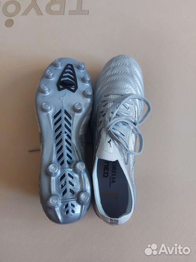 Футбольные бутсы mizuno