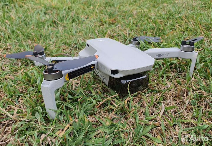 Квадрокоптер DJI Mini SE Fly More Combo