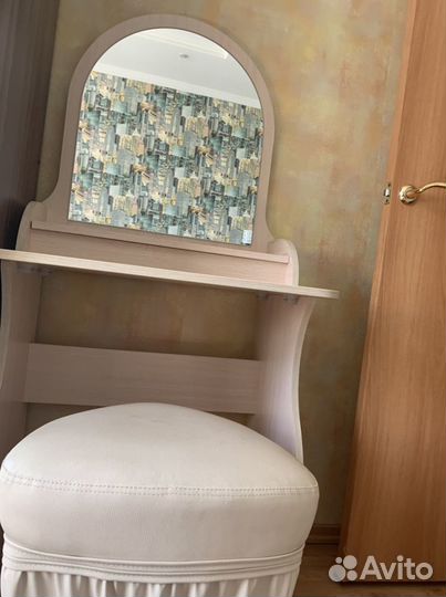 Трельяж и пуфик