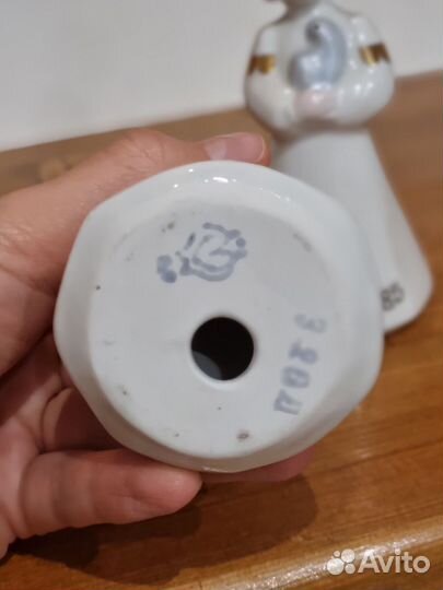 Фарфоровые статуэтки СССР Катюша с голубем