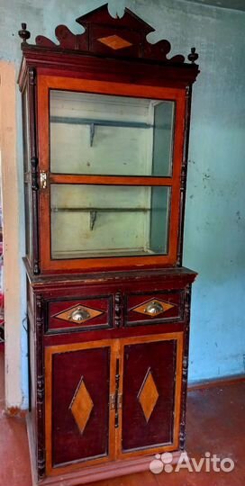 Старинный буфет горка