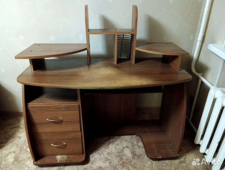 Компьютерный стол