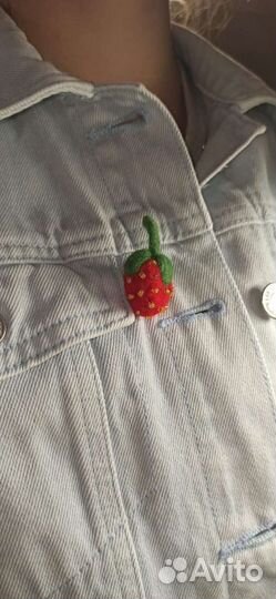 Брошь- клубничка