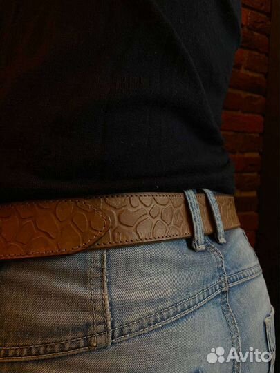 Качественные кожаные ремни с тиснением