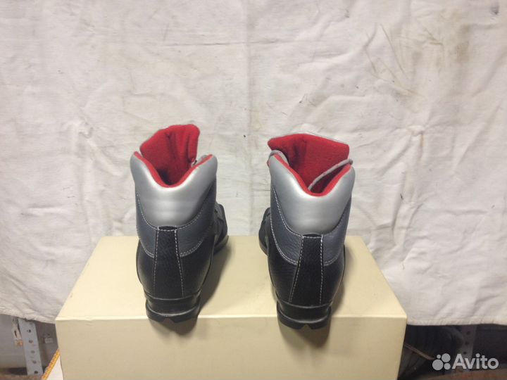Отдам ботинки лыжные