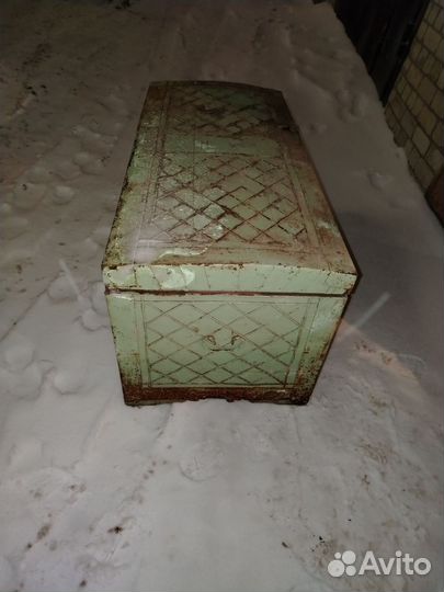 Сундук старинный