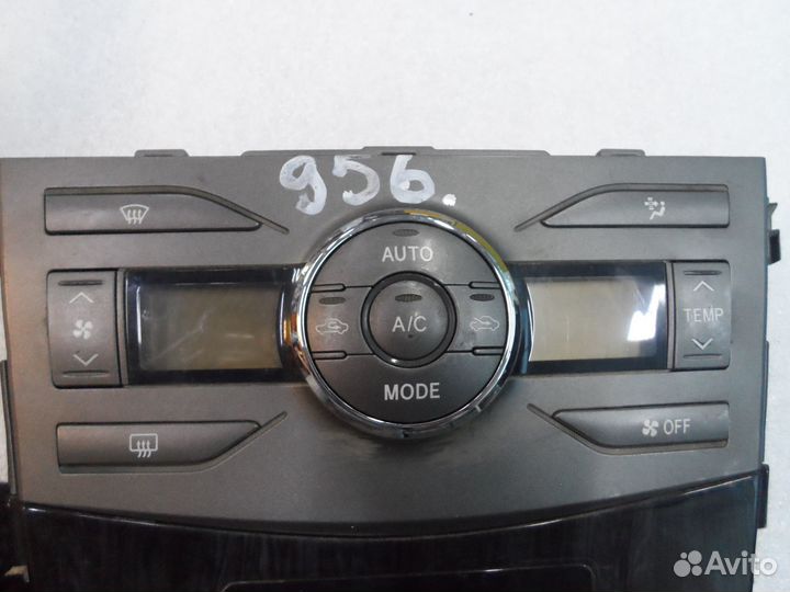 Блок управления климат-контролем Toyota Corolla