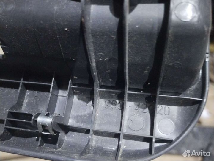 7996842020 Крышка крепления сидения Toyota RAV 4