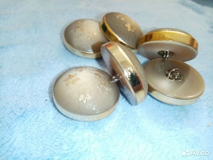 Пуговицы новые