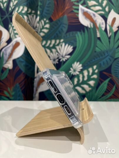 Чехол с картхолдером на iPhone