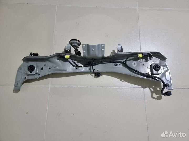 Верхняя планка суппорт радиатора