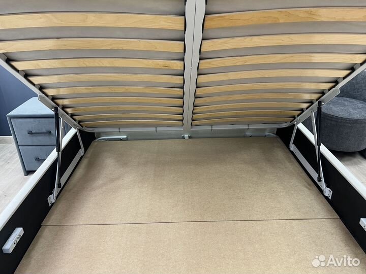 Кровать с подъемным механизмом