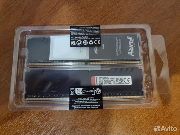 Новая, чек Kingston 16Gb DDR4 3200MHz