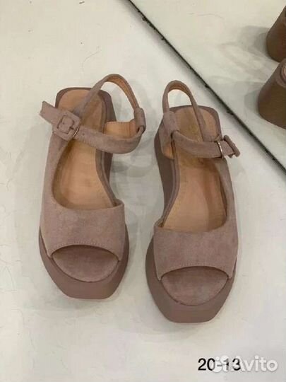 Кроссовки женские