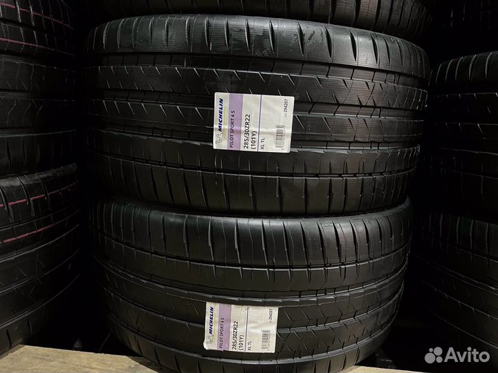 Michelin Pilot Sport 4 S 255/35 R22 и 285/30 R22 99Y