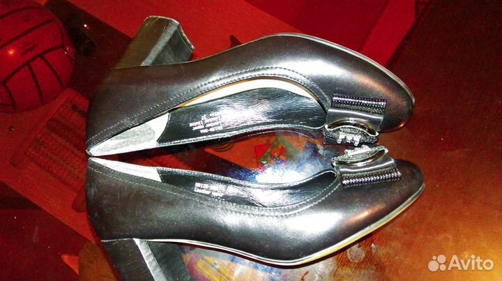 Продам новые туфли