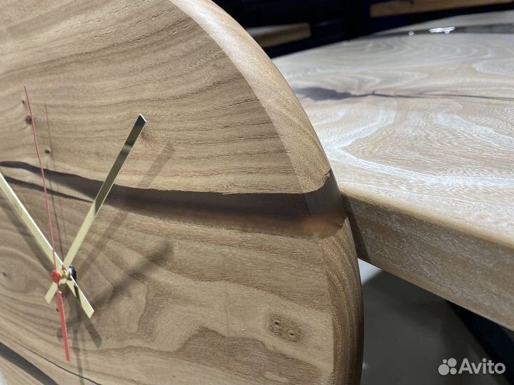 В наличии настенные часы из слэба карагача