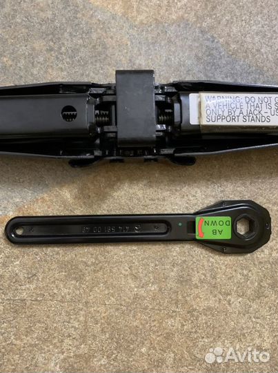 Домкрат фирменный Mercedees-Benz