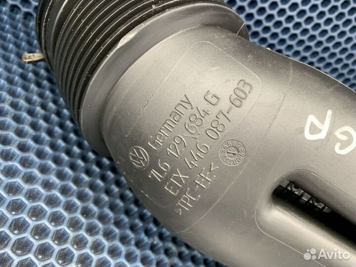 Патрубок воздушного фильтра Touareg 3.6