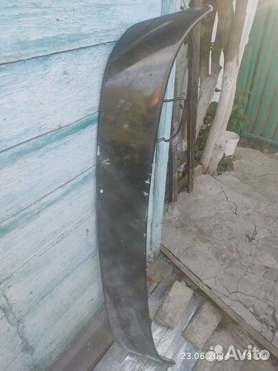 Автомобильный споллер