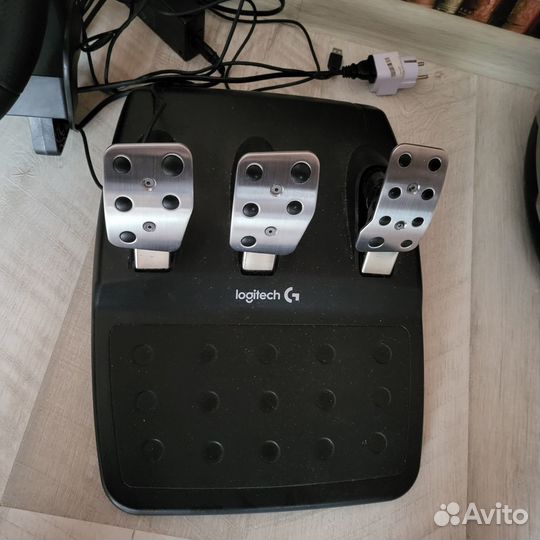 Игровой руль Logitech G29