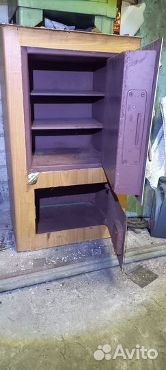 Сейф металлический