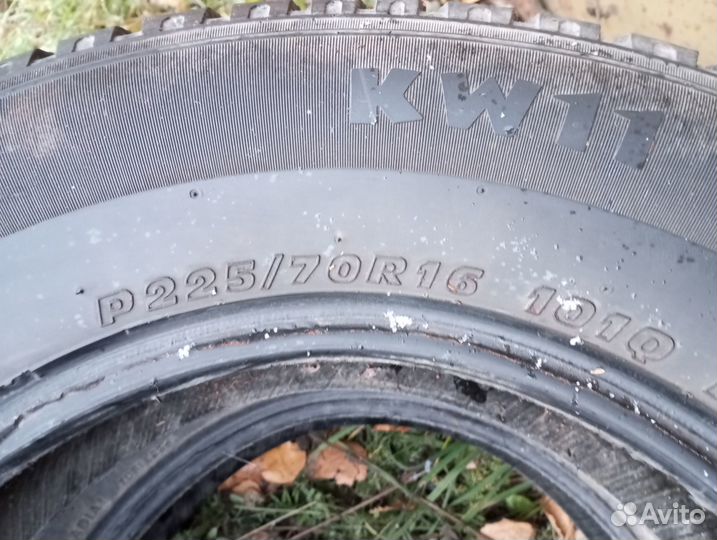 Kumho I'Zen Stud Snow KW11 225/70 R16