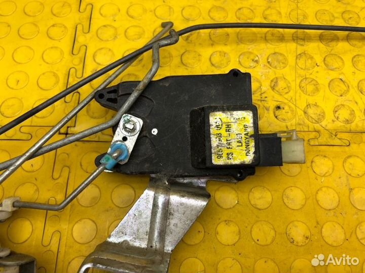 Замок двери передний правый Daewoo Matiz