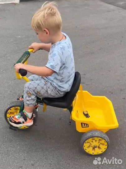 Трехколесный велосипед с прицепом