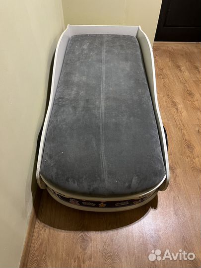 Детская кровать машина