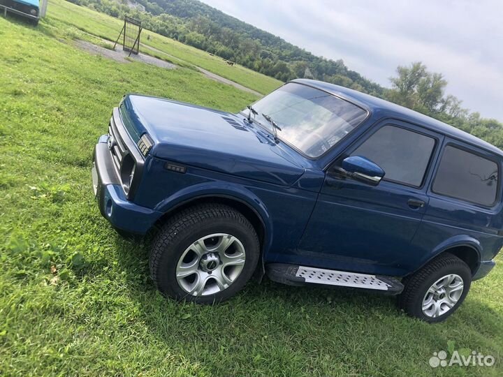 LADA 4x4 (Нива) 1.7 МТ, 2002, 220 000 км
