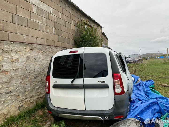 Задний правый двер багажника на ладу Ларгус