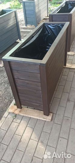 Кашпо из дерева для цветов