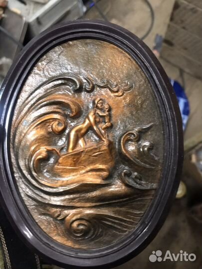 Медная чеканка и картина