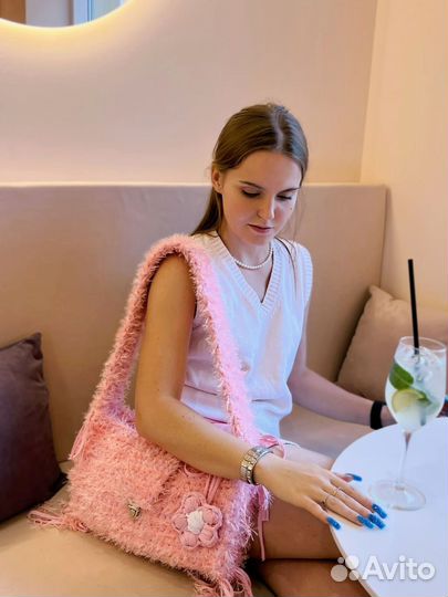 Вязаная пушистая сумка 