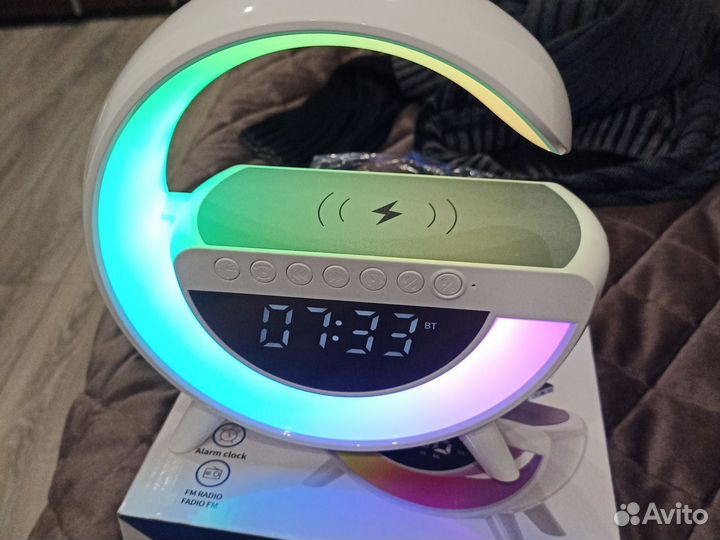 Ночник-колонка с беспроводной зарядкой