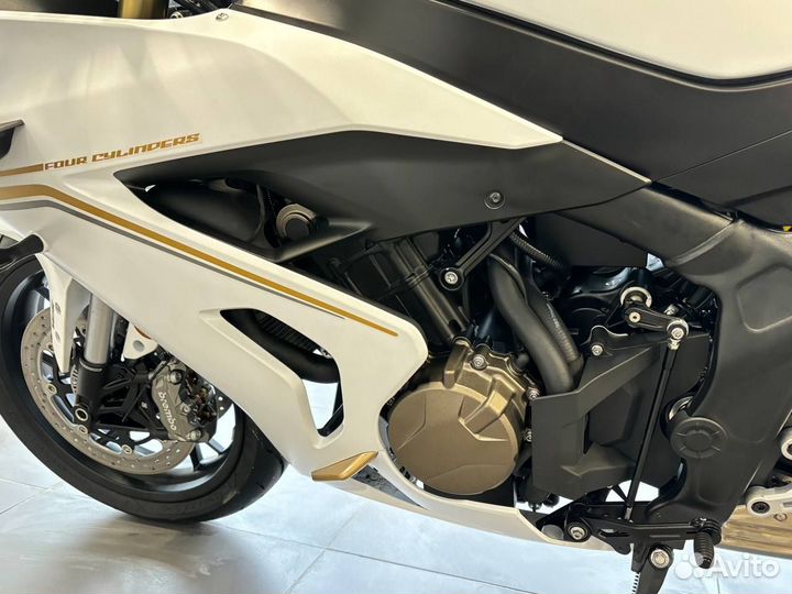 Спортбайк новый QJ Motor SRK 800 RR